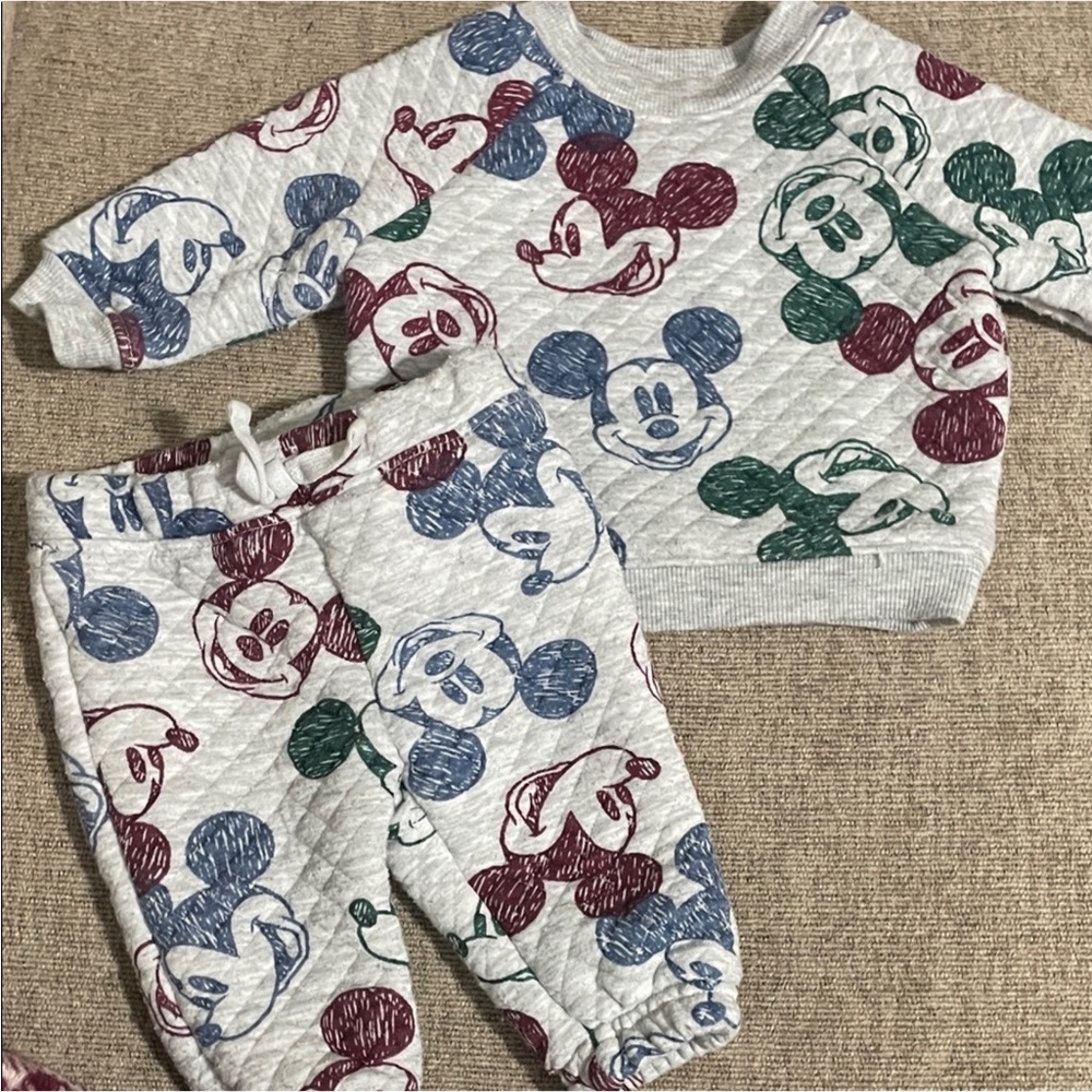 Disney Mickey Mouse sweatsuit EUC